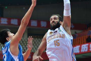 PG平台-河南建业主场苦斗，惜败对手