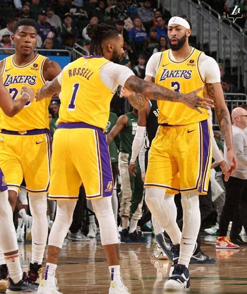 PG电子官网-NBA球队举行球迷见面会共庆胜利