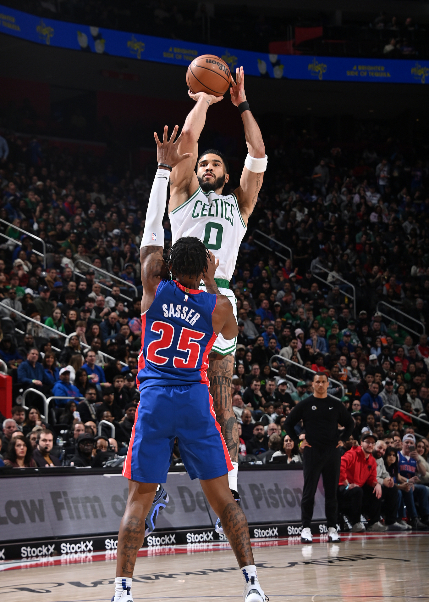 PG中国登录入口-关于凯尔特人客场逆转活塞,泰伦-卢砍24+5的信息